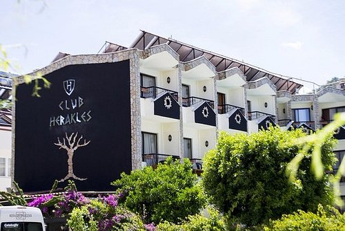 “Antalya Havalimanı → Club Herakles Hotel transfer – VIP araçla havalimanından otelinize konforlu ulaşım”